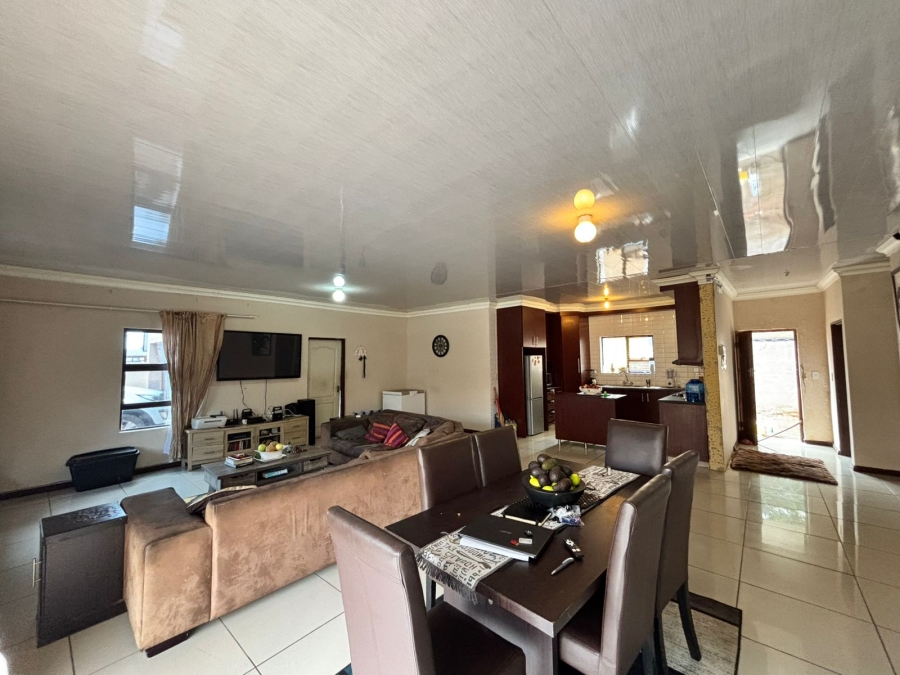 4 Bedroom Property for Sale in Mooivallei Park North West